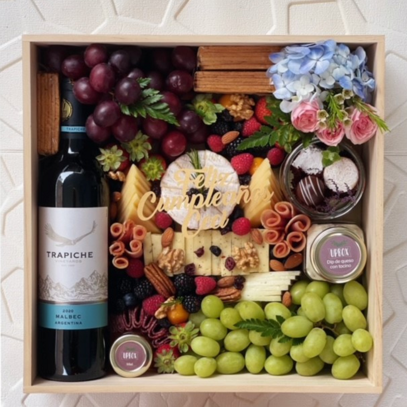 Box de quesos, fiambres y fruta fina UPbox Lima
